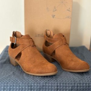 NWT Indigo Rd. tan suede ankle boots
